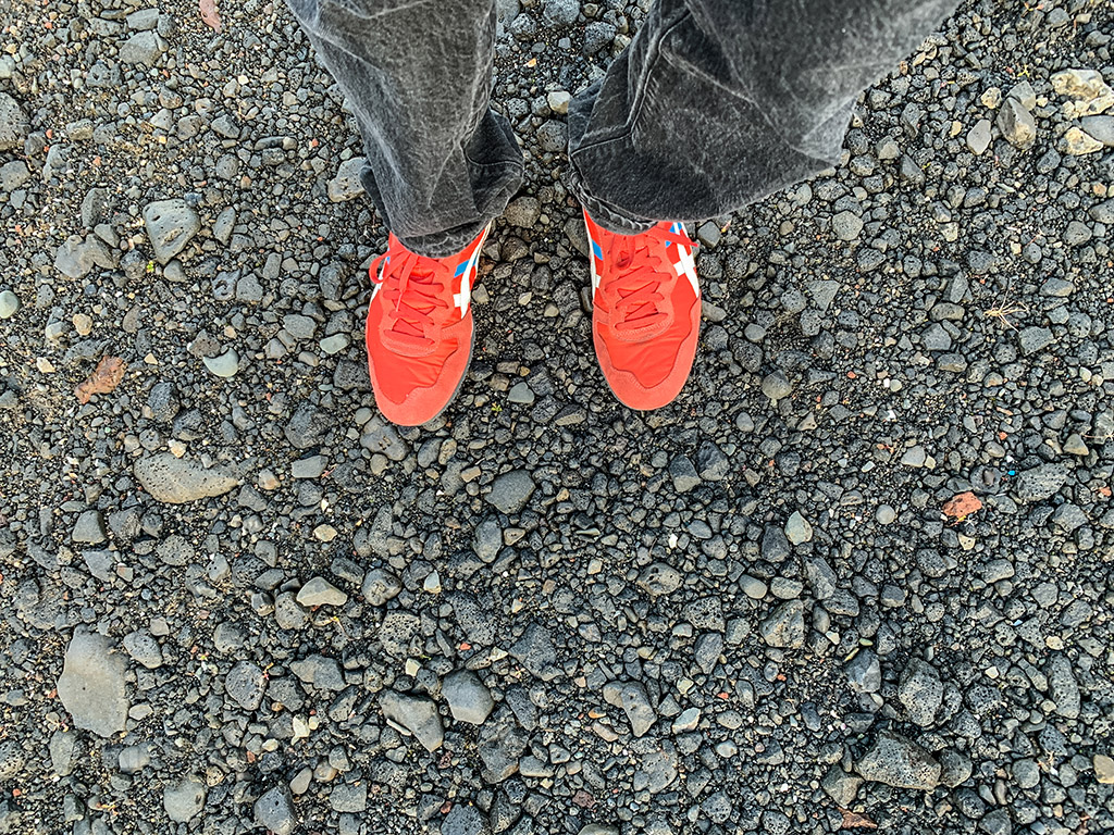SANspotter red shoes Iceland 