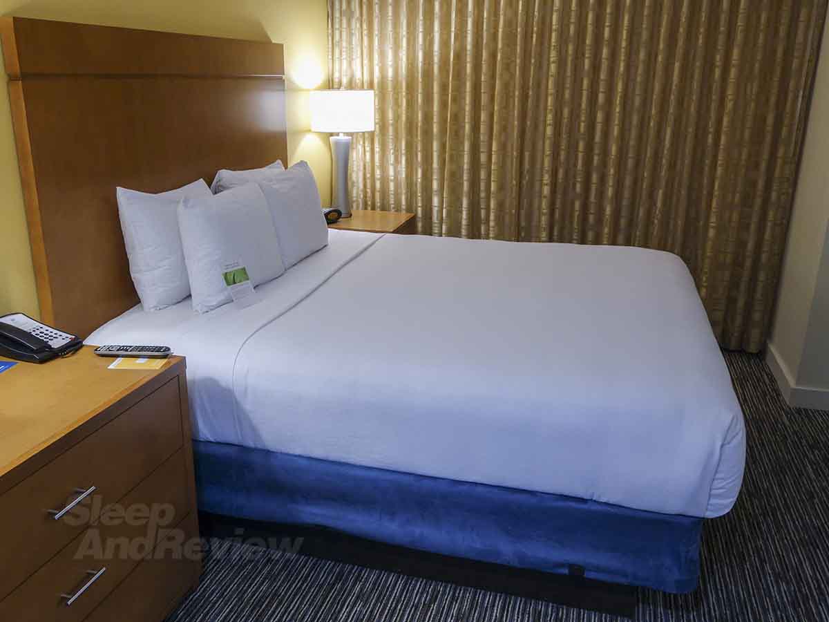 Hyatt House Denver Airport Hotel bed