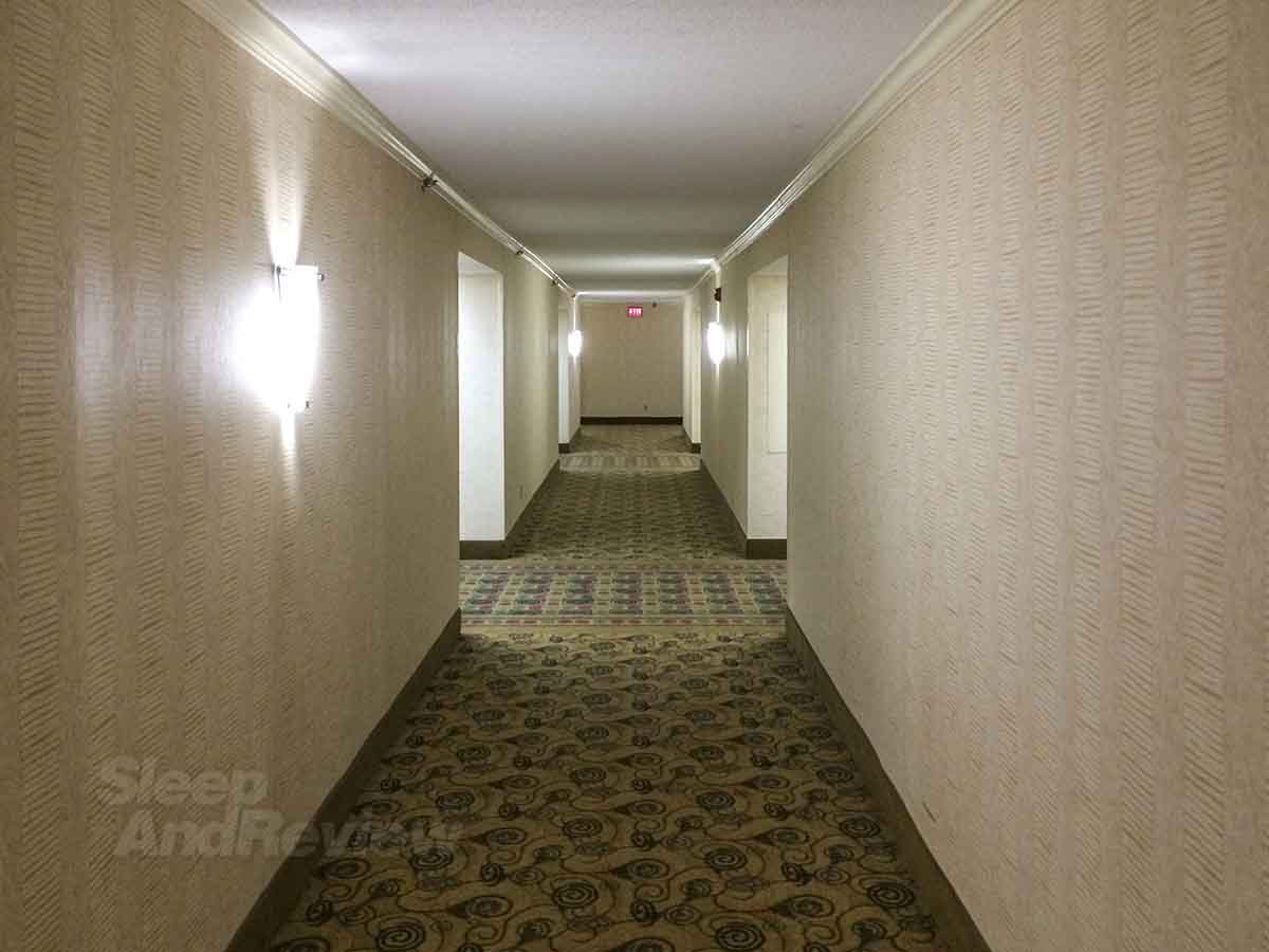 Knoxville Hilton guest room hallway
