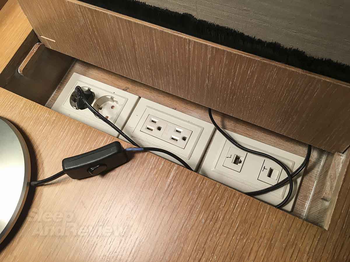 Incheon Airport Transit Hotel 120V electrical outlets