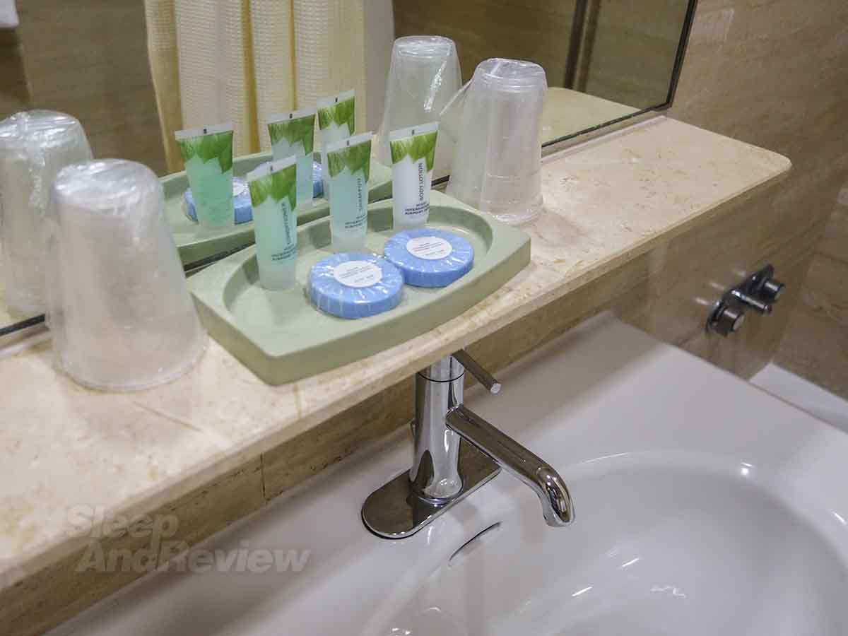 Miami International Airport Hotel bathroom amenities