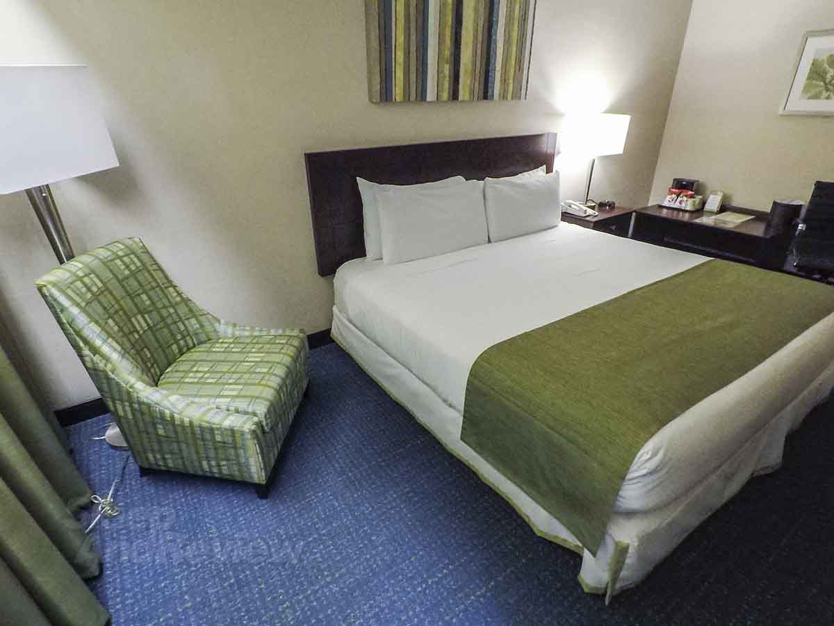 Miami International Airport Hotel bed