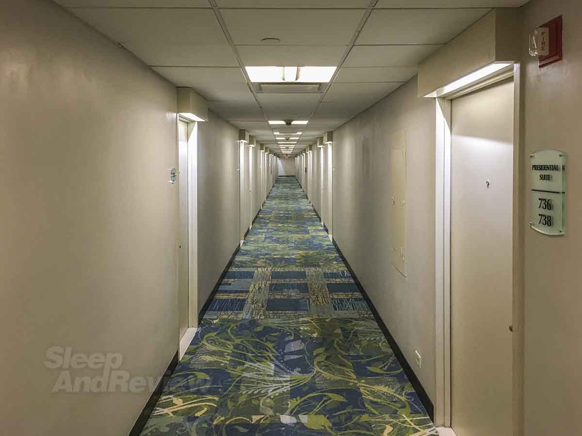 Miami International Airport Hotel 7th floor guest room hallway
