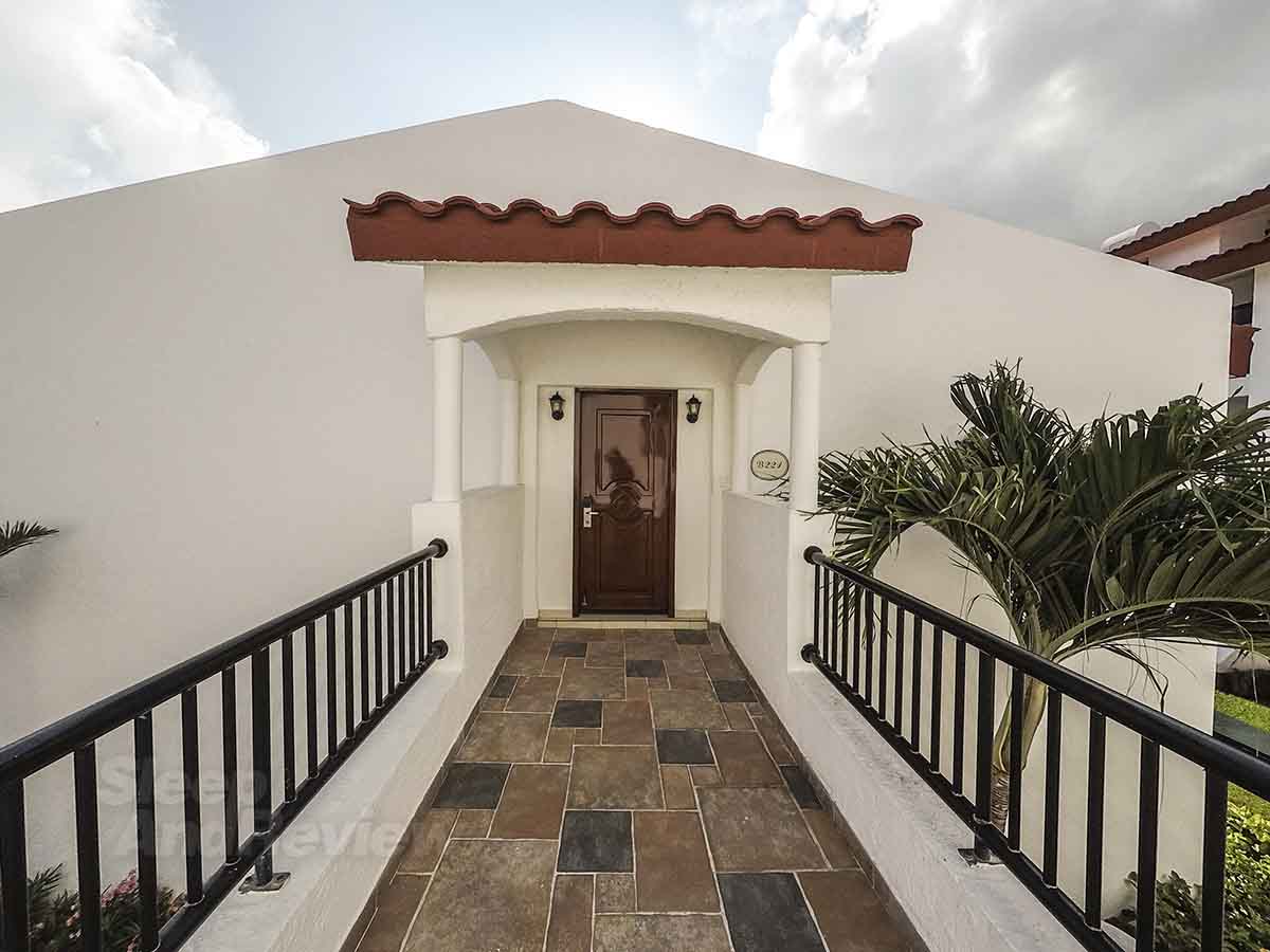 Royal Cancun All Suites front door