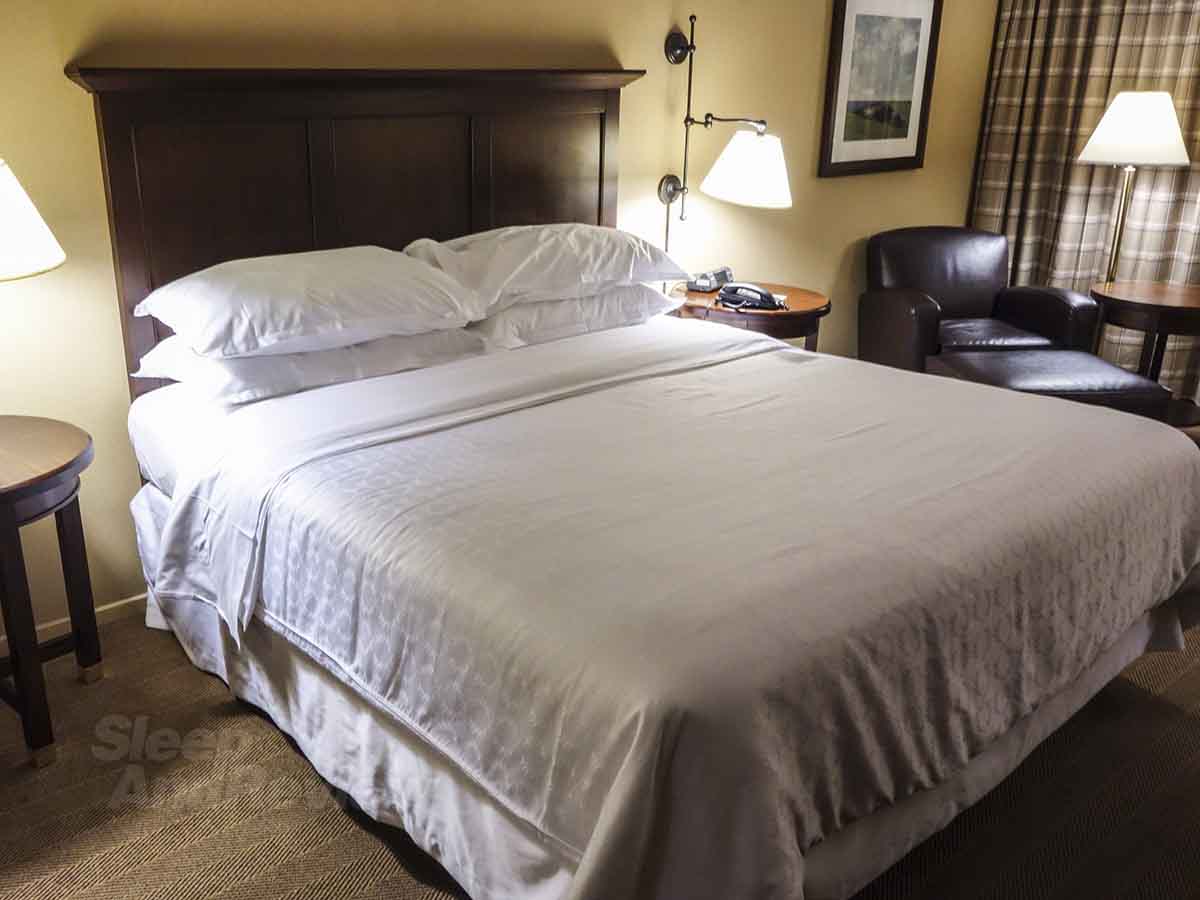 Sheraton Gateway Hotel bed