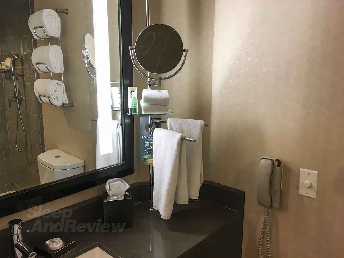 Sofitel Hotel Beverly Hills bathroom features