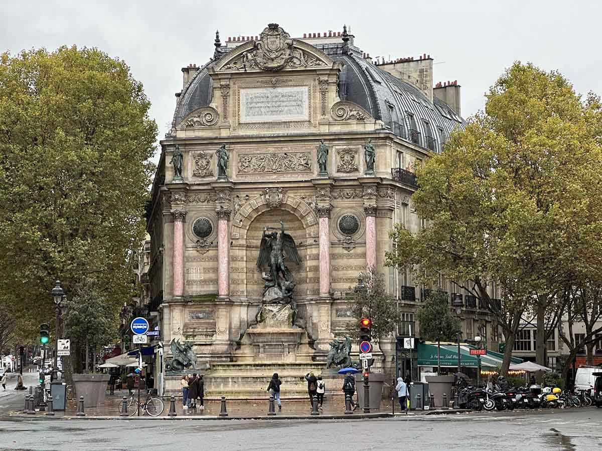 Paris tourists in November