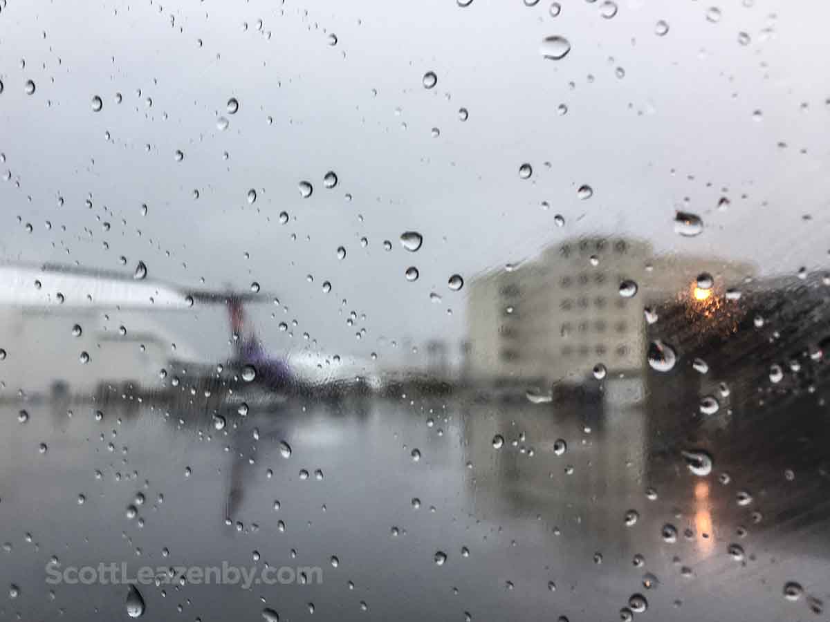 rainy Honolulu airport