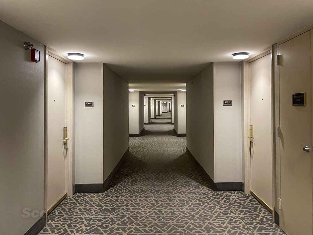 Hilton ORD 10th floor guest room hallway