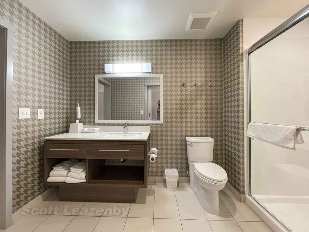 Home2 Suites Grand Blanc bathroom