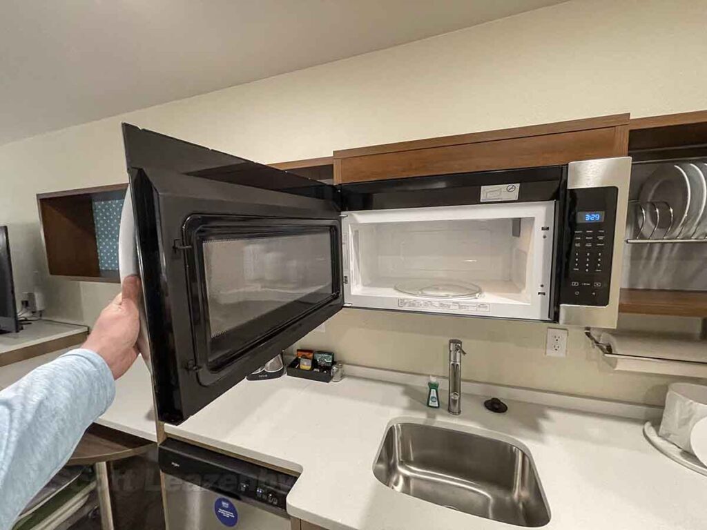 Home2 Suites Grand Blanc microwave