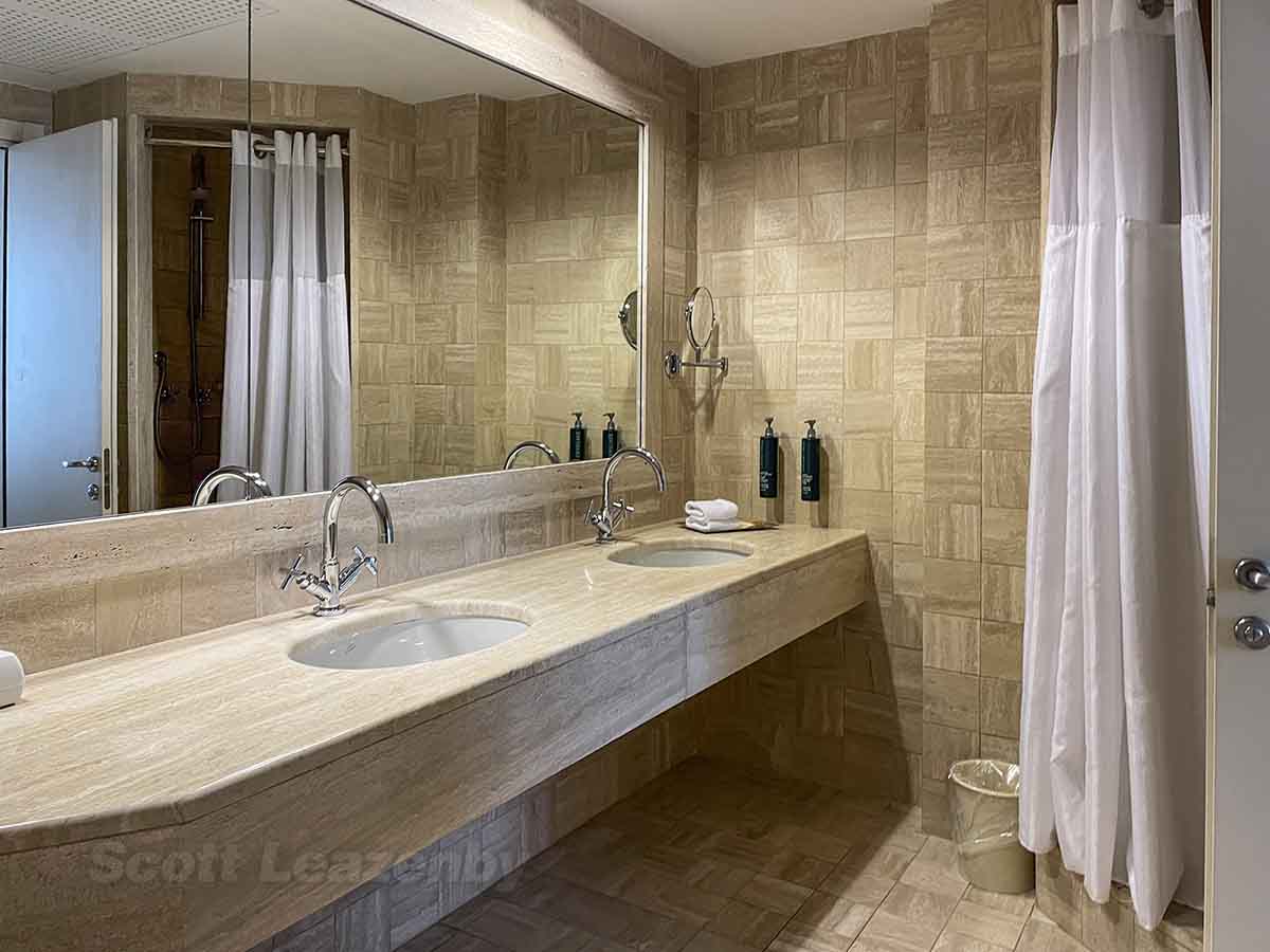 FCO Hilton suite bathroom