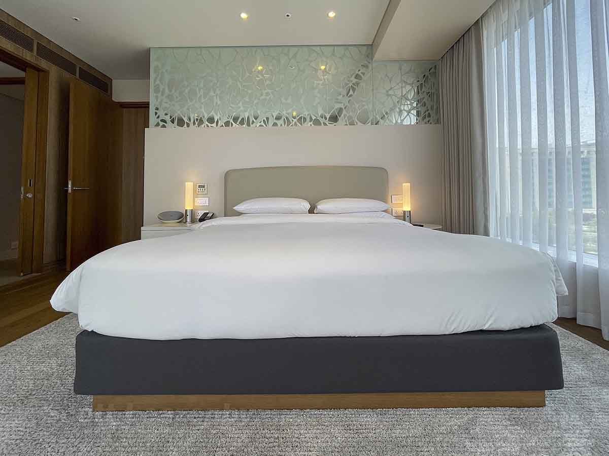 Incheon Grand Hyatt suite king size bed