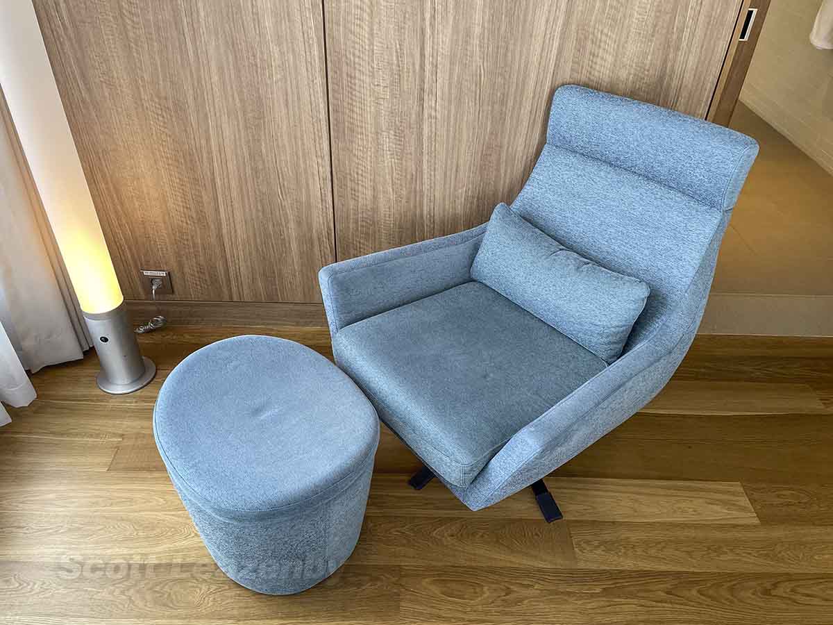 Incheon Grand Hyatt suite lounge chair and ottoman