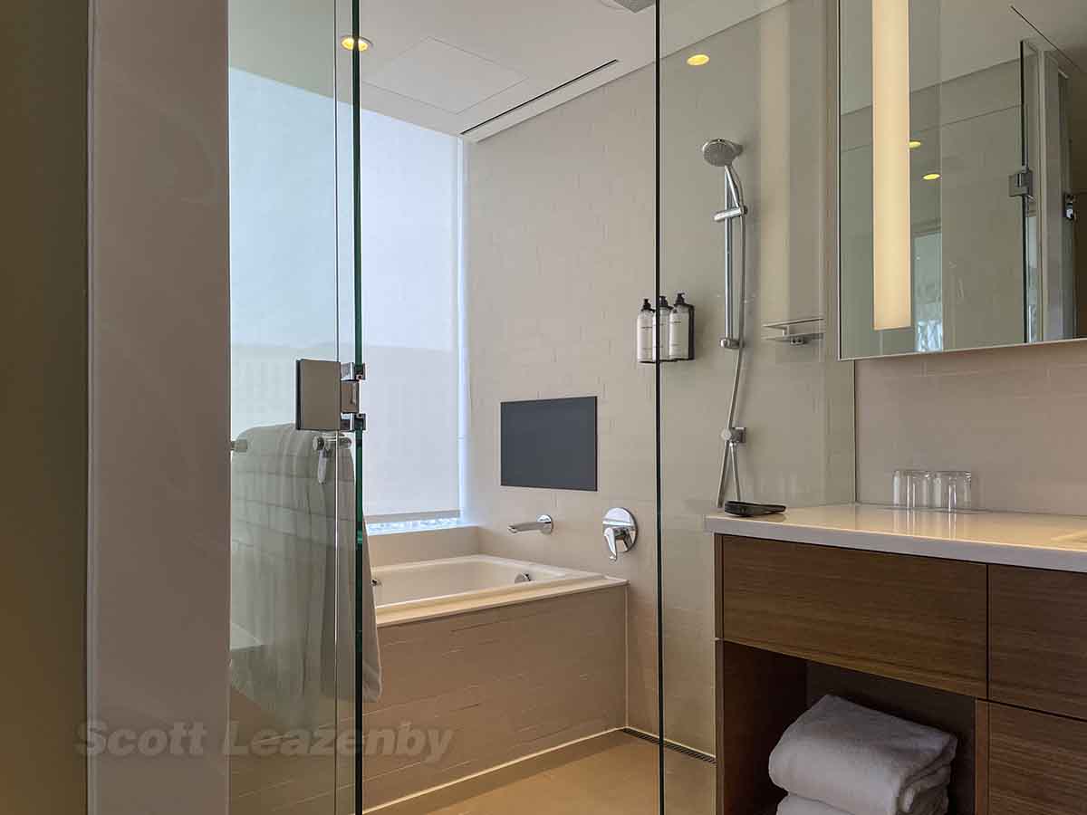 Incheon Grand Hyatt suite shower and tub