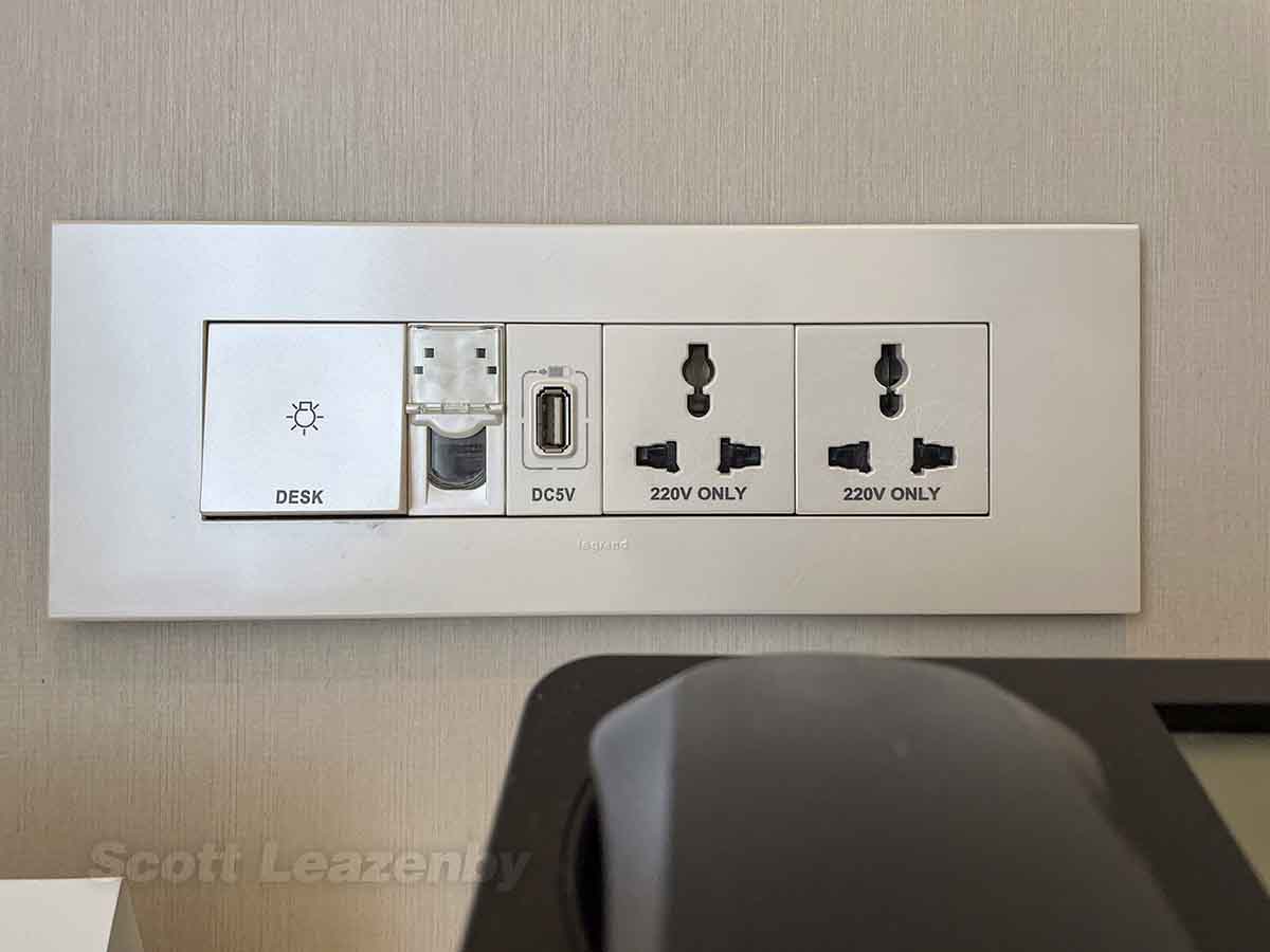 Incheon Grand Hyatt suite electrical outlets