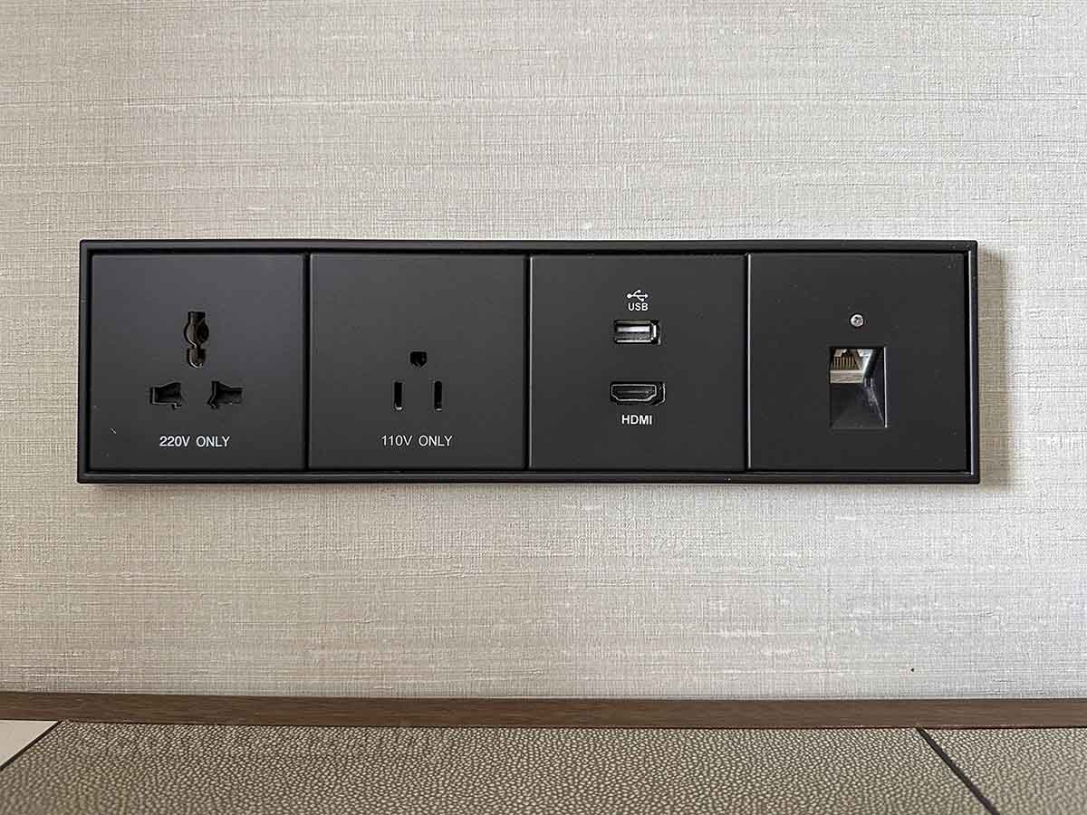 Lotte Hotel Seoul in room electrical outlets