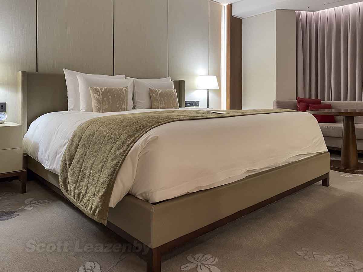 Lotte Hotel Seoul kng size bed