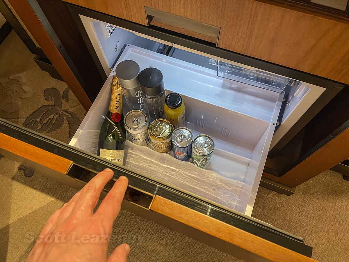 Lotte Hotel Seoul minibar drinks