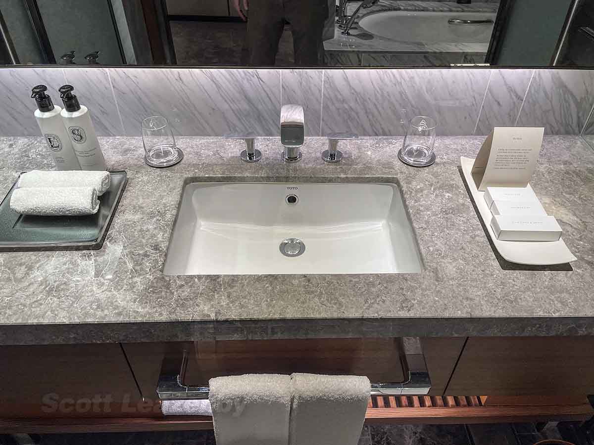 Lotte Hotel Seoul bathroom