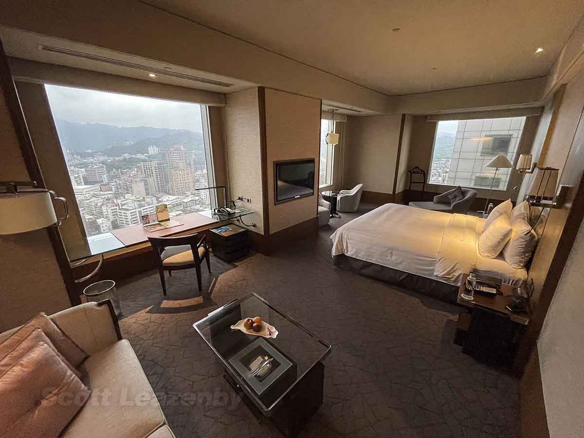 Wide angle view of room at the Shangri-La Far Eastern Taipei 