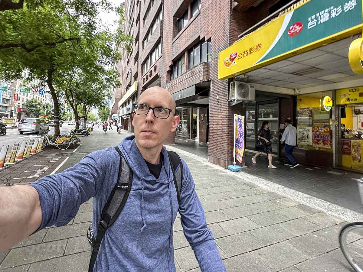 Scott Leazenby walking down the streets of Taipei