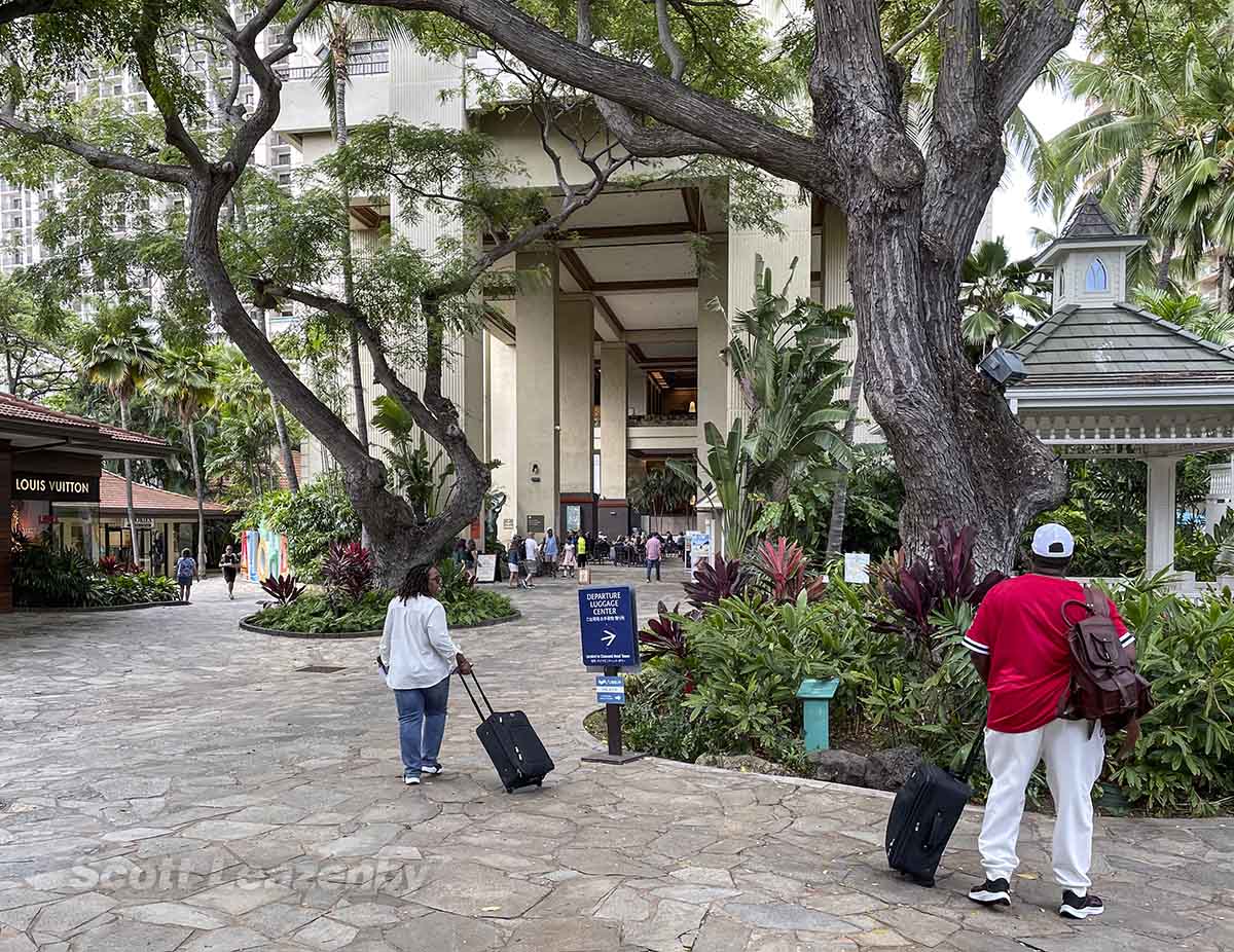 Hilton Hawaiian Village central courtyard