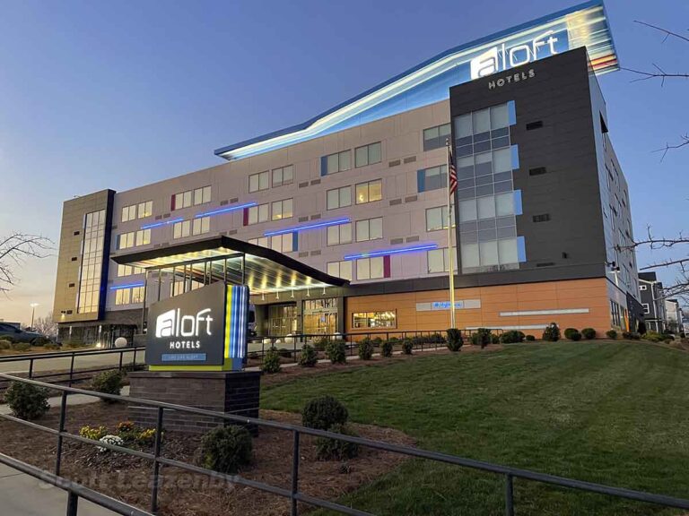 Aloft CLT review: stylish digs kinda sorta (but not really) near the airport