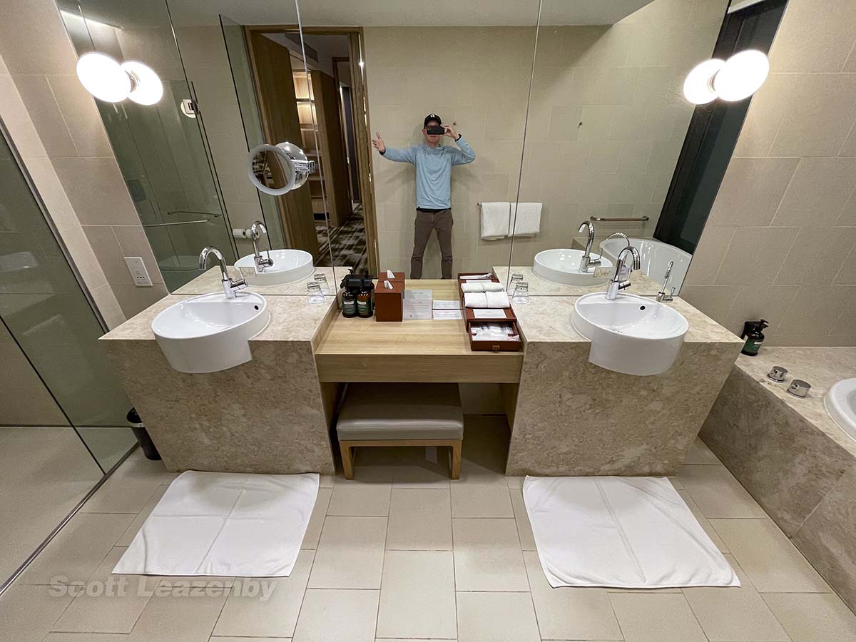 Crowne Plaza Hotel Changi airport suite bathroom vanity